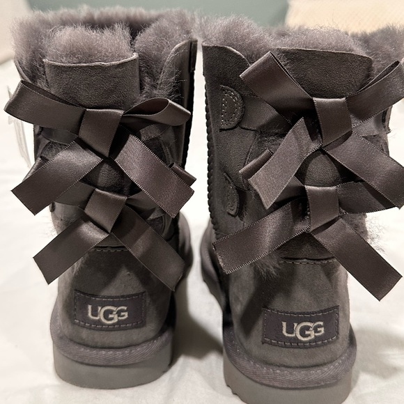 Girls UGG Bailey Bow Boot - Picture 2 of 6